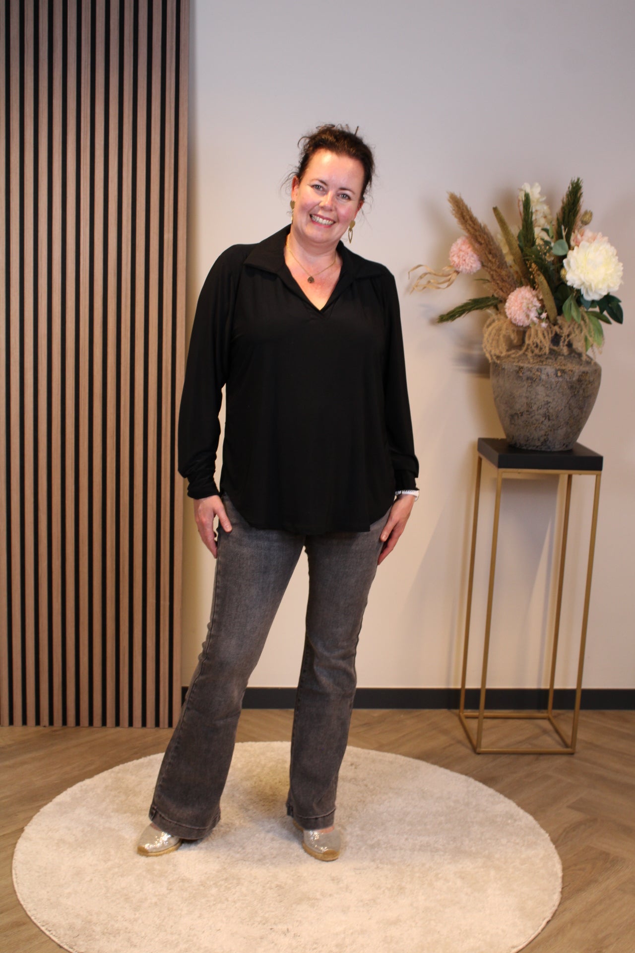 Sara | Schwarze Bluse mit Kragen 38 bis 48