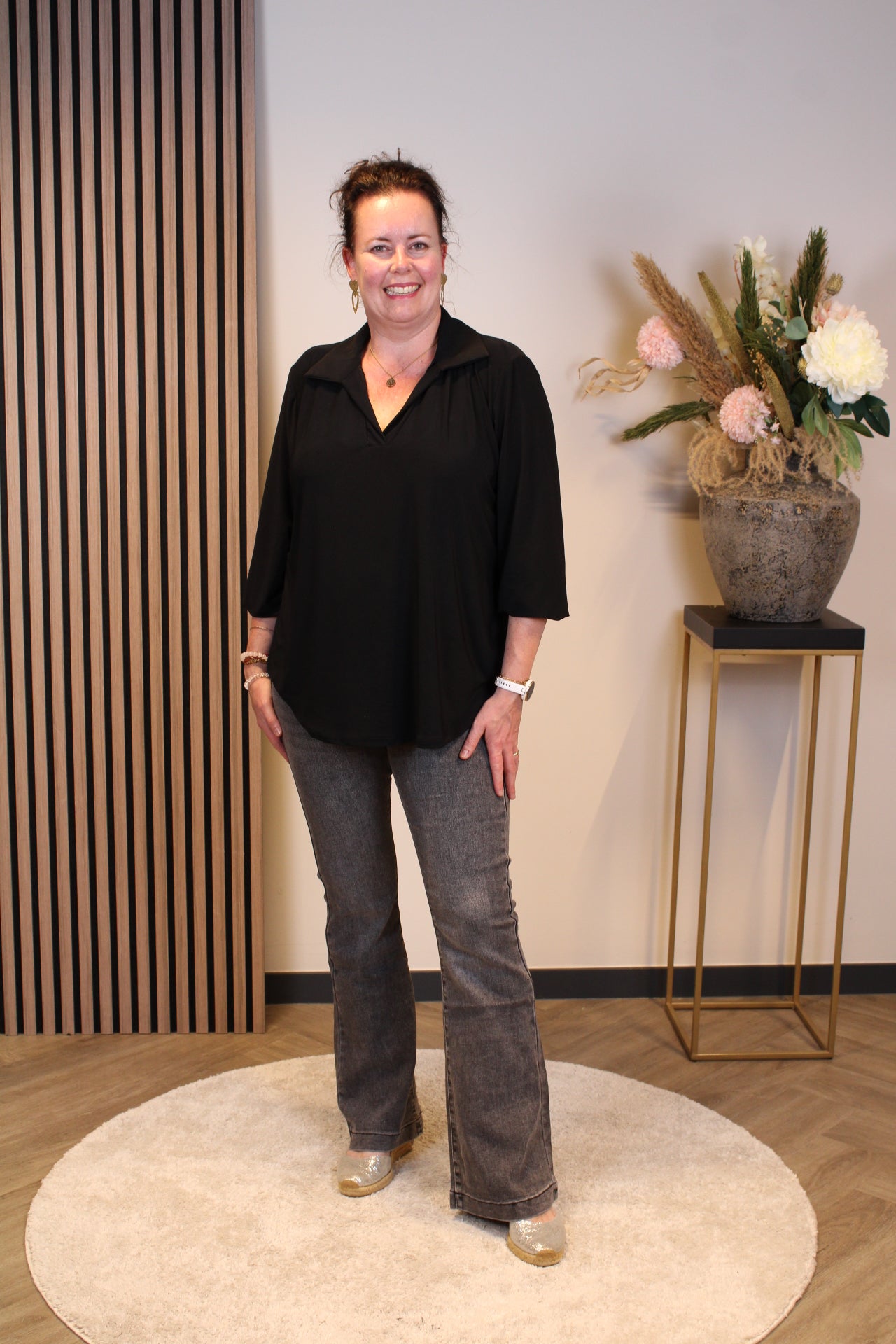 Sara | Schwarze Bluse mit Kragen 38 bis 48