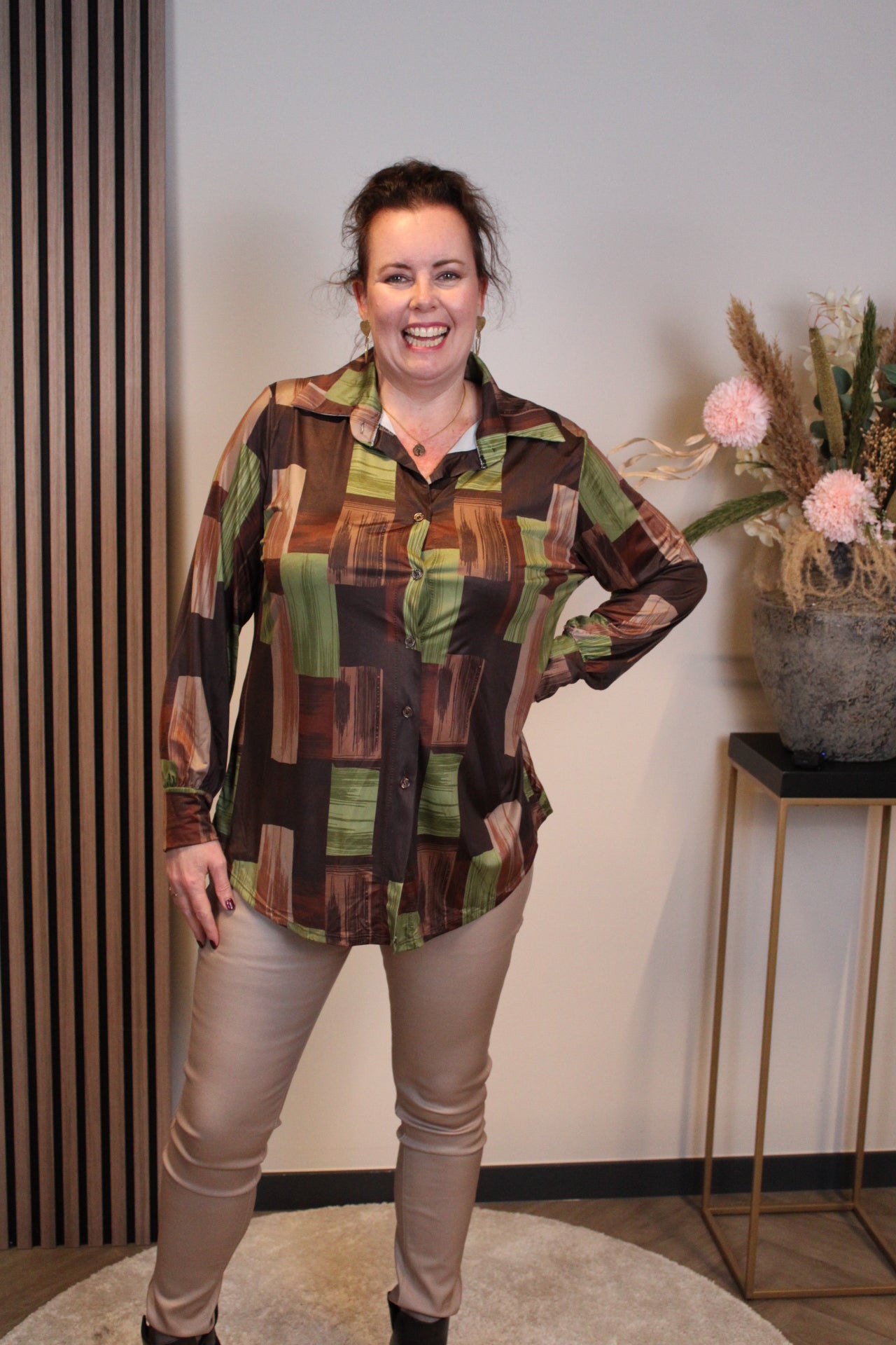 Sara | Schwarze Bluse mit Kragen 38 bis 48