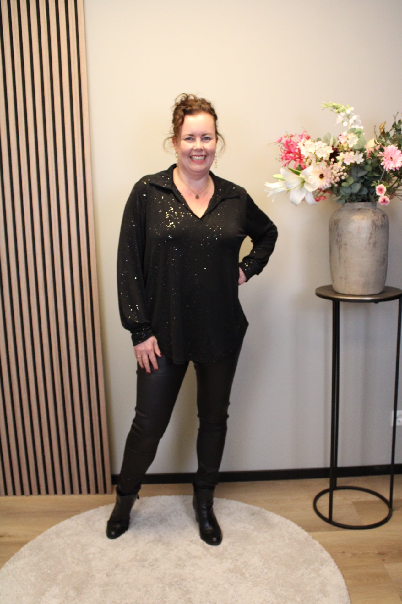 Sara | Schwarze Bluse mit Kragen 38 bis 48