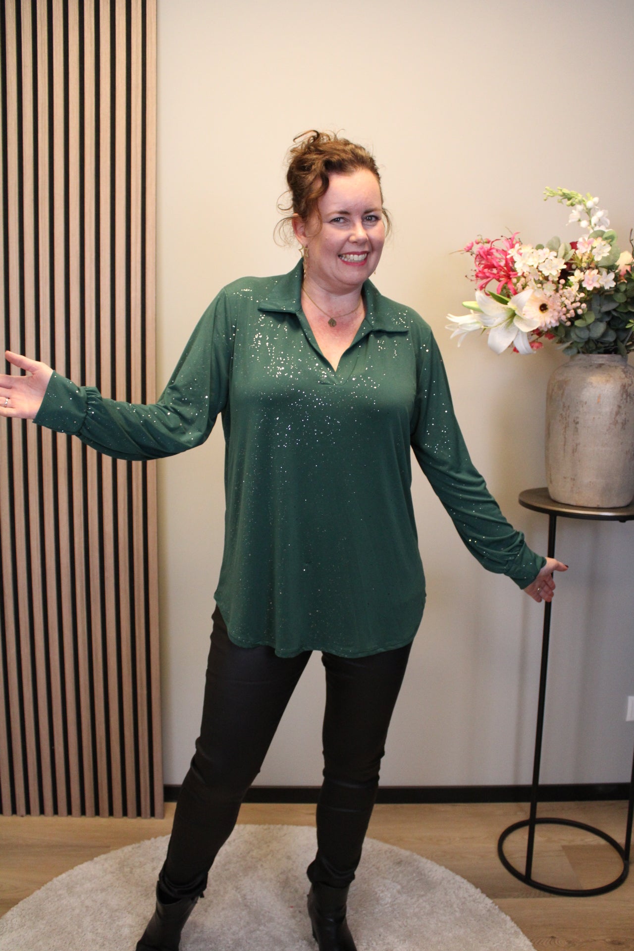 Sara | Schwarze Bluse mit Kragen 38 bis 48