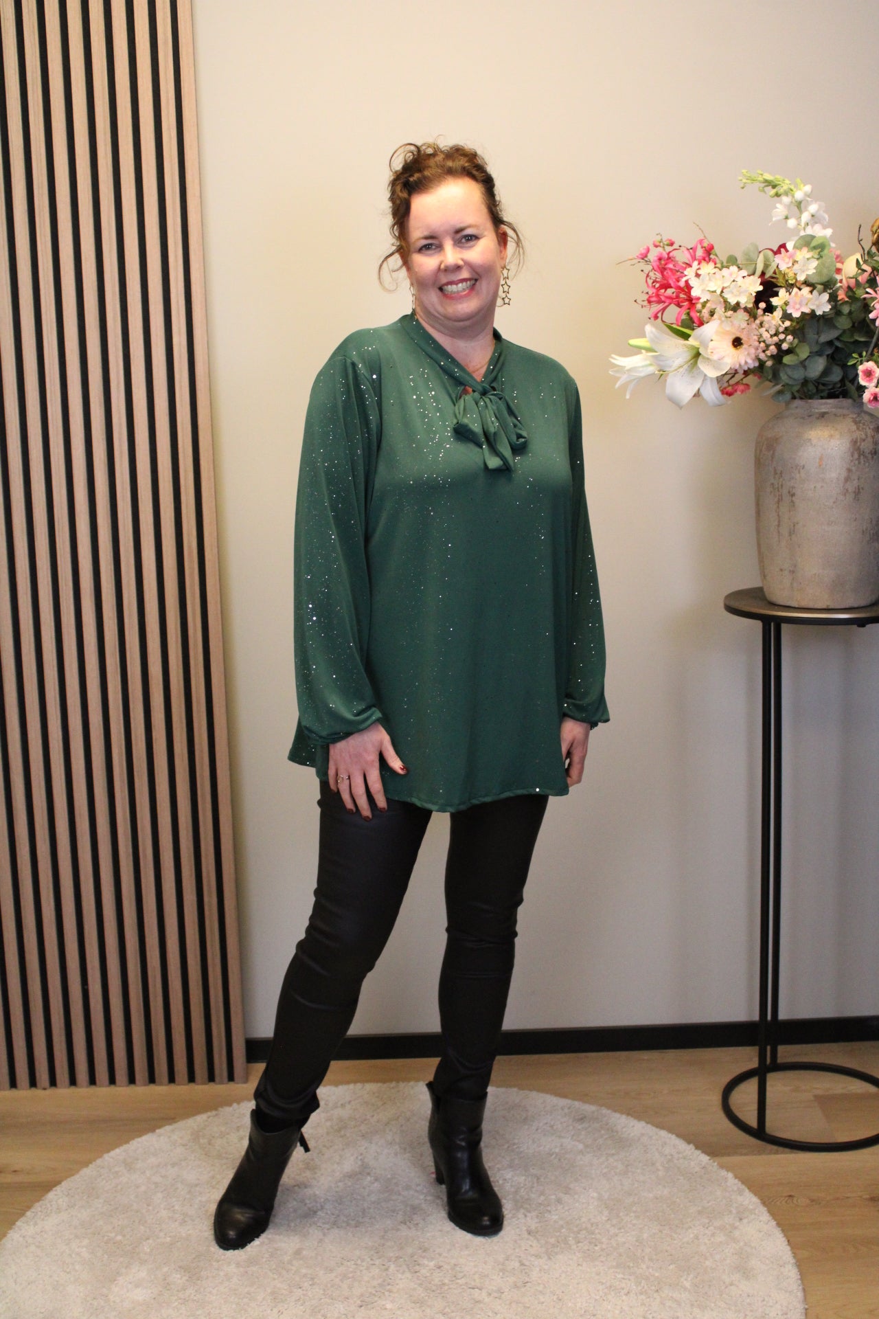 Sara | Schwarze Bluse mit Kragen 38 bis 48