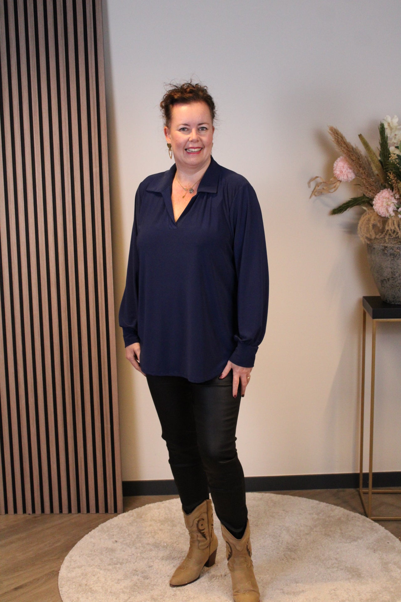 Sara | Schwarze Bluse mit Kragen 38 bis 48