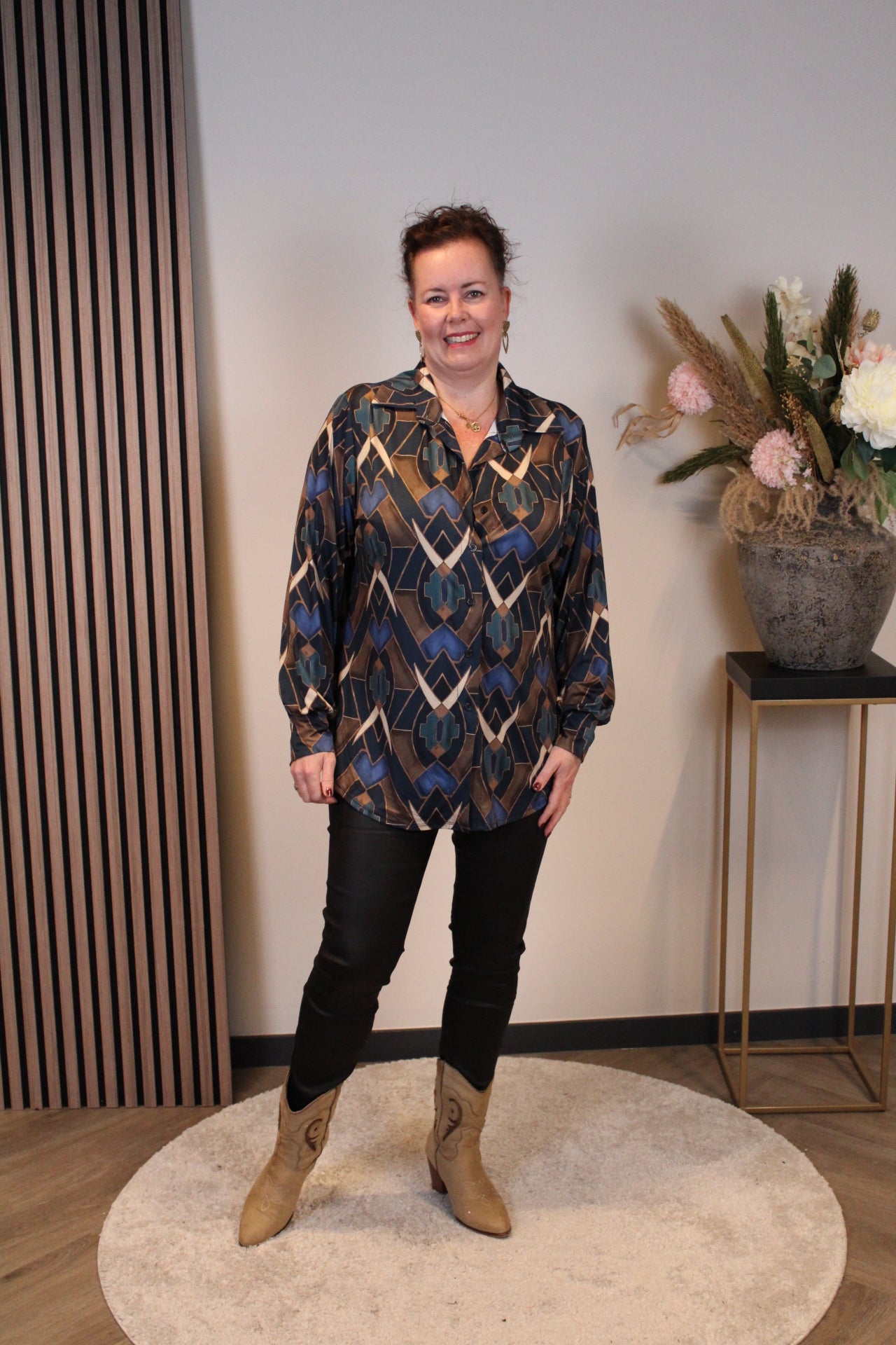 Sara | Schwarze Bluse mit Kragen 38 bis 48