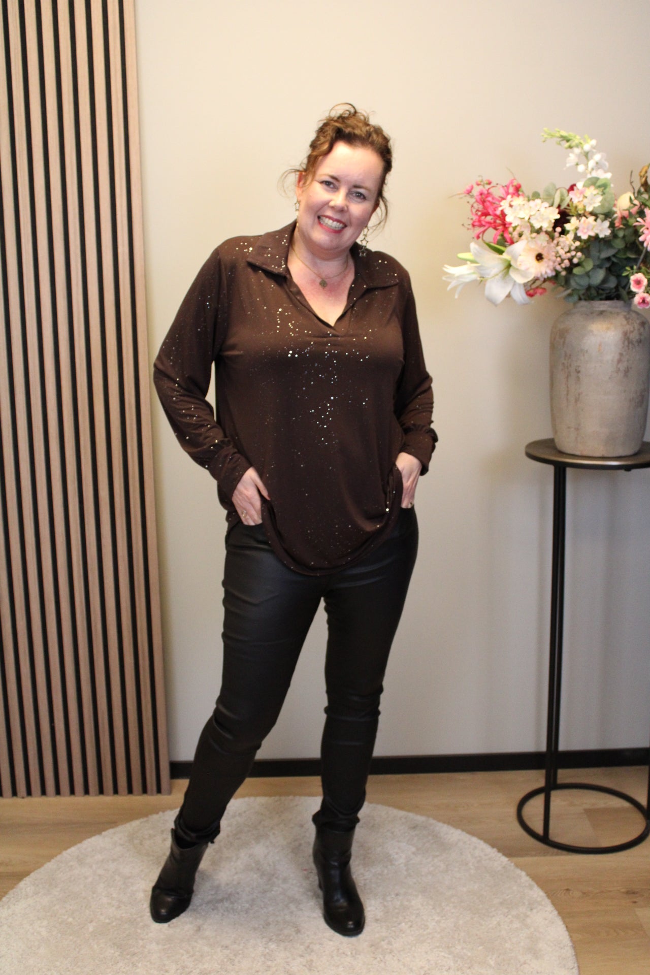 Sara | Schwarze Bluse mit Kragen 38 bis 48