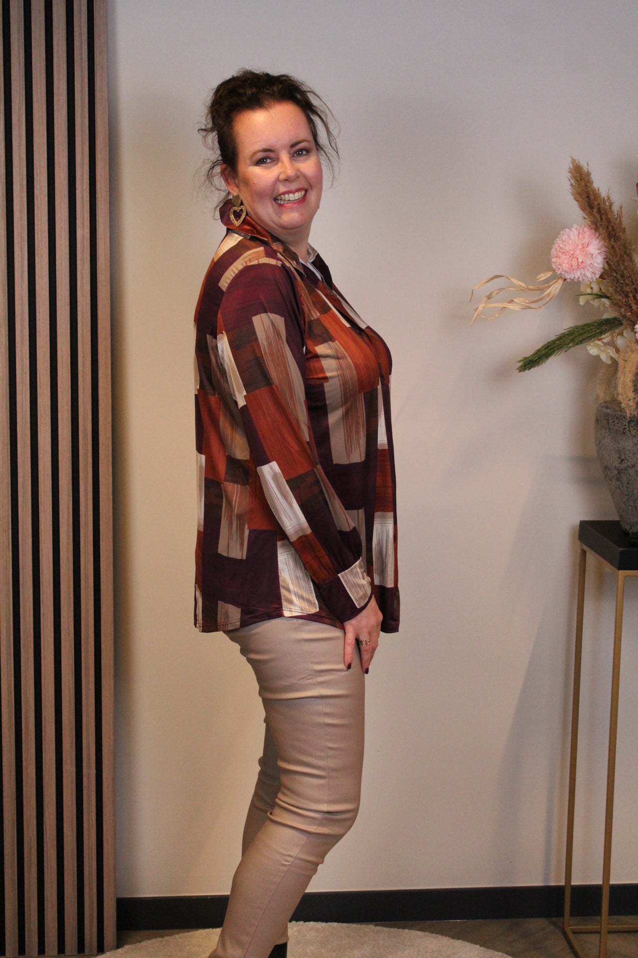 Sara | Schwarze Bluse mit Kragen 38 bis 48