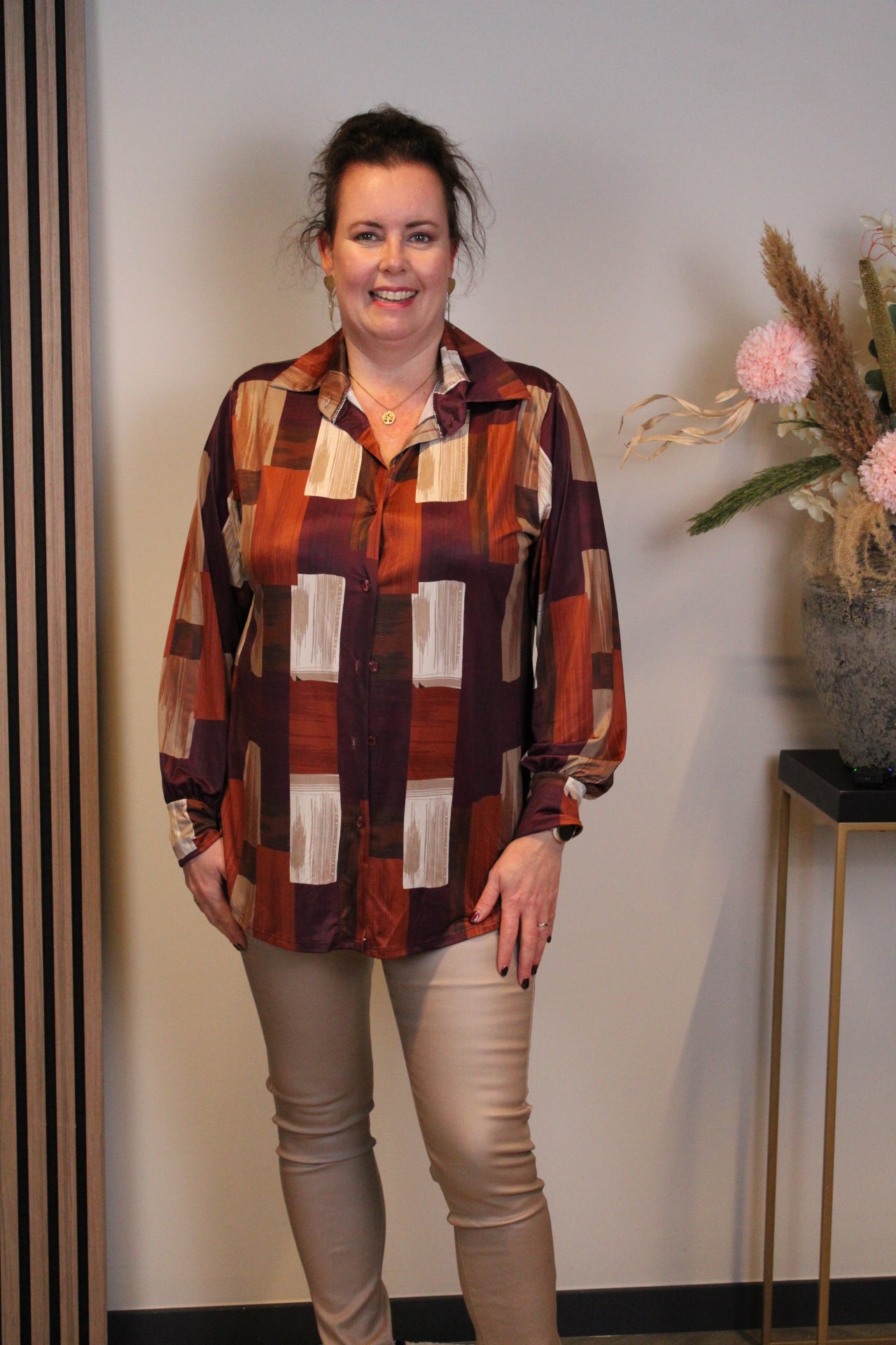 Sara | Schwarze Bluse mit Kragen 38 bis 48