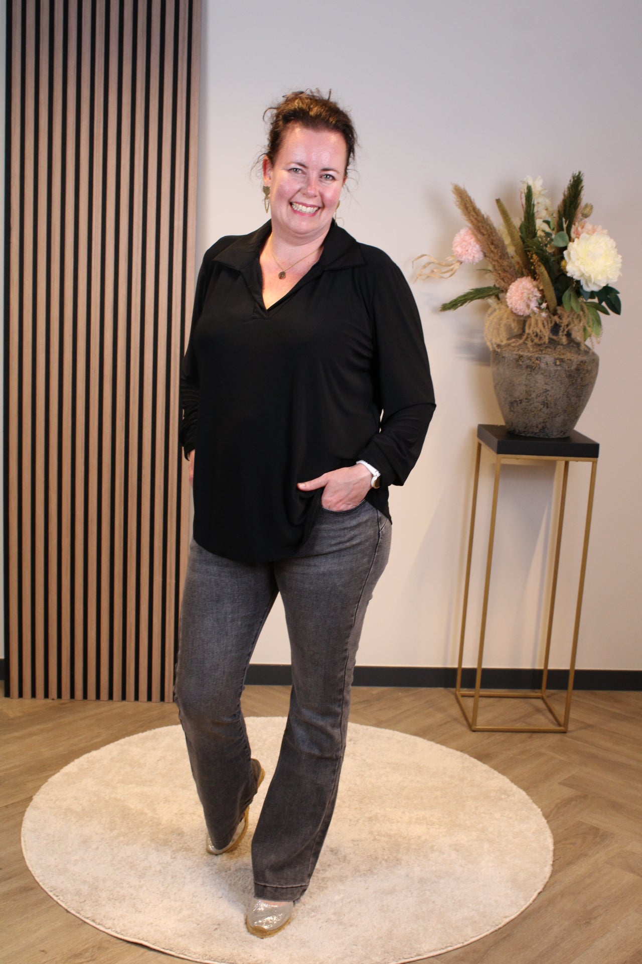 Sara | Schwarze Bluse mit Kragen 38 bis 48
