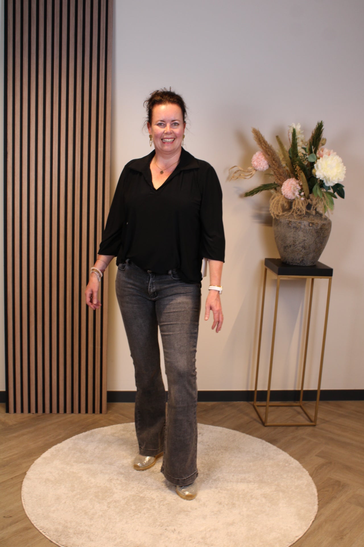 Sara | Schwarze Bluse mit Kragen 38 bis 48