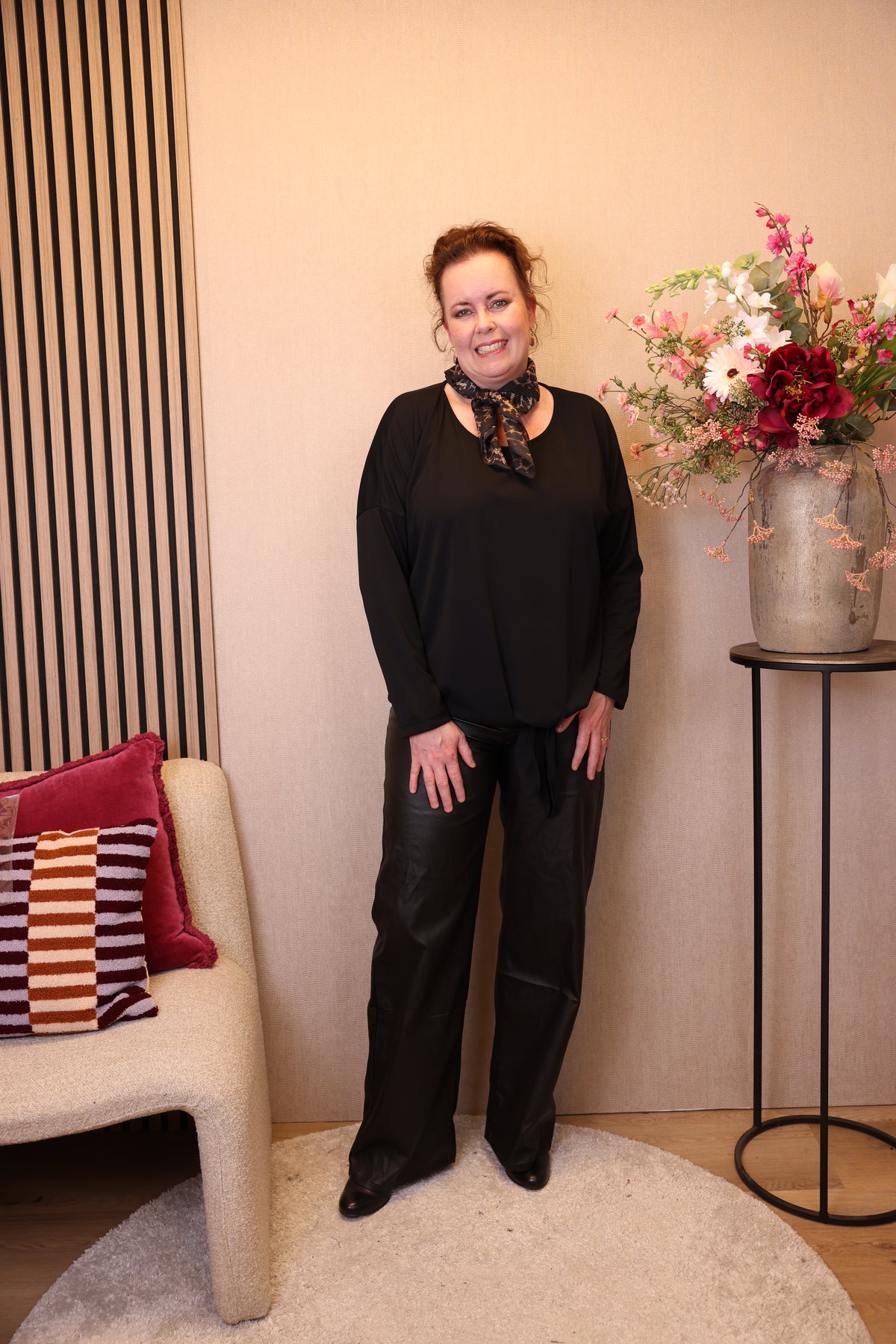 Kyra | Top zwart met knoop 40 - 48