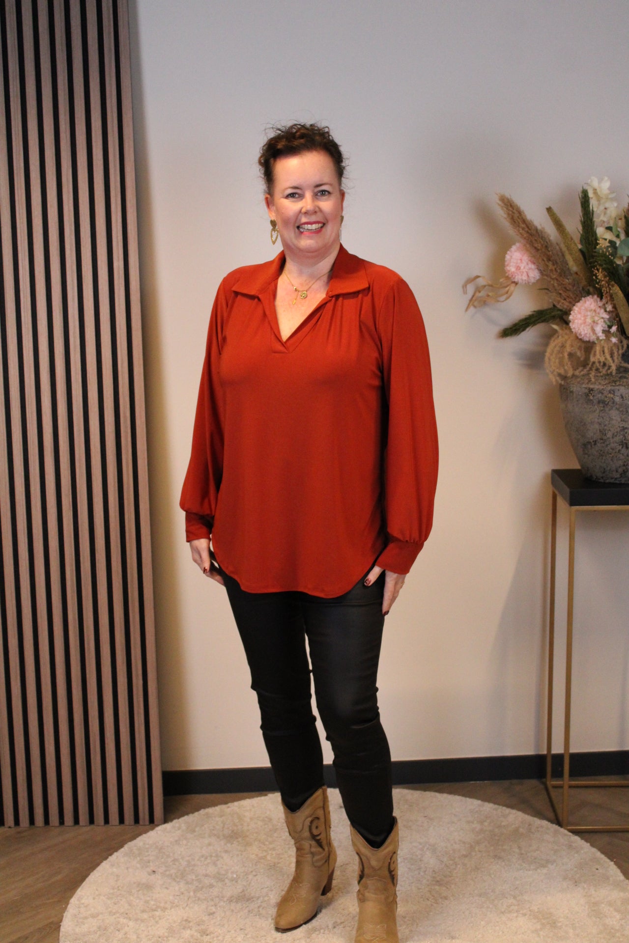 Sara | Schwarze Bluse mit Kragen 38 bis 48