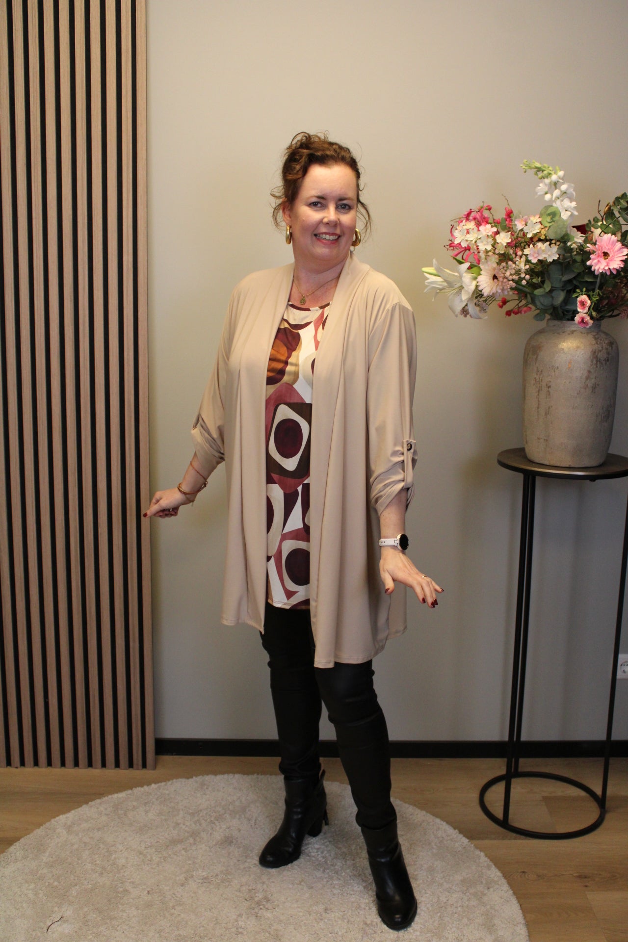 Nienke | Dun vestje kort beige 48 t/m 52