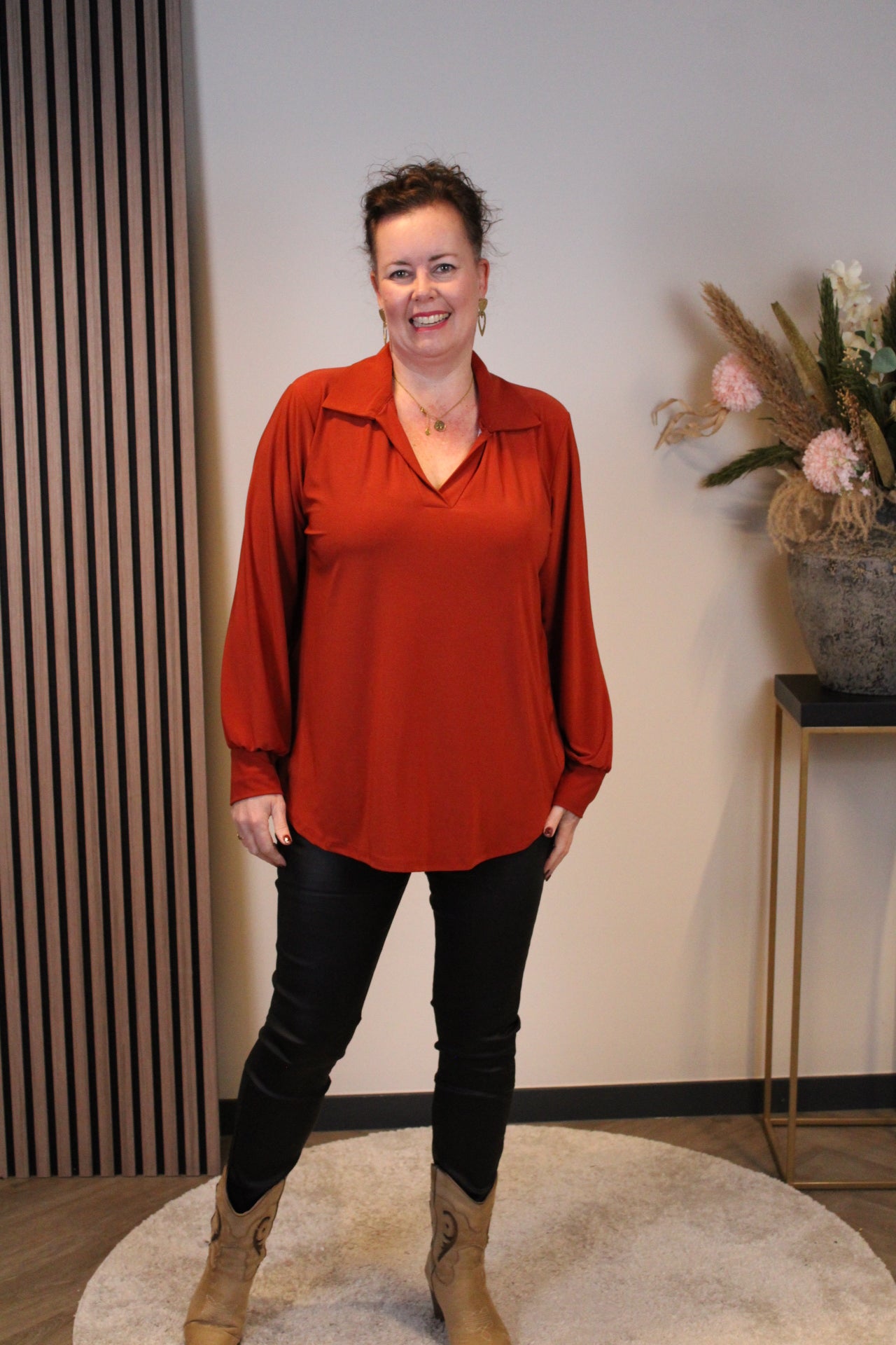 Sara | Schwarze Bluse mit Kragen 38 bis 48