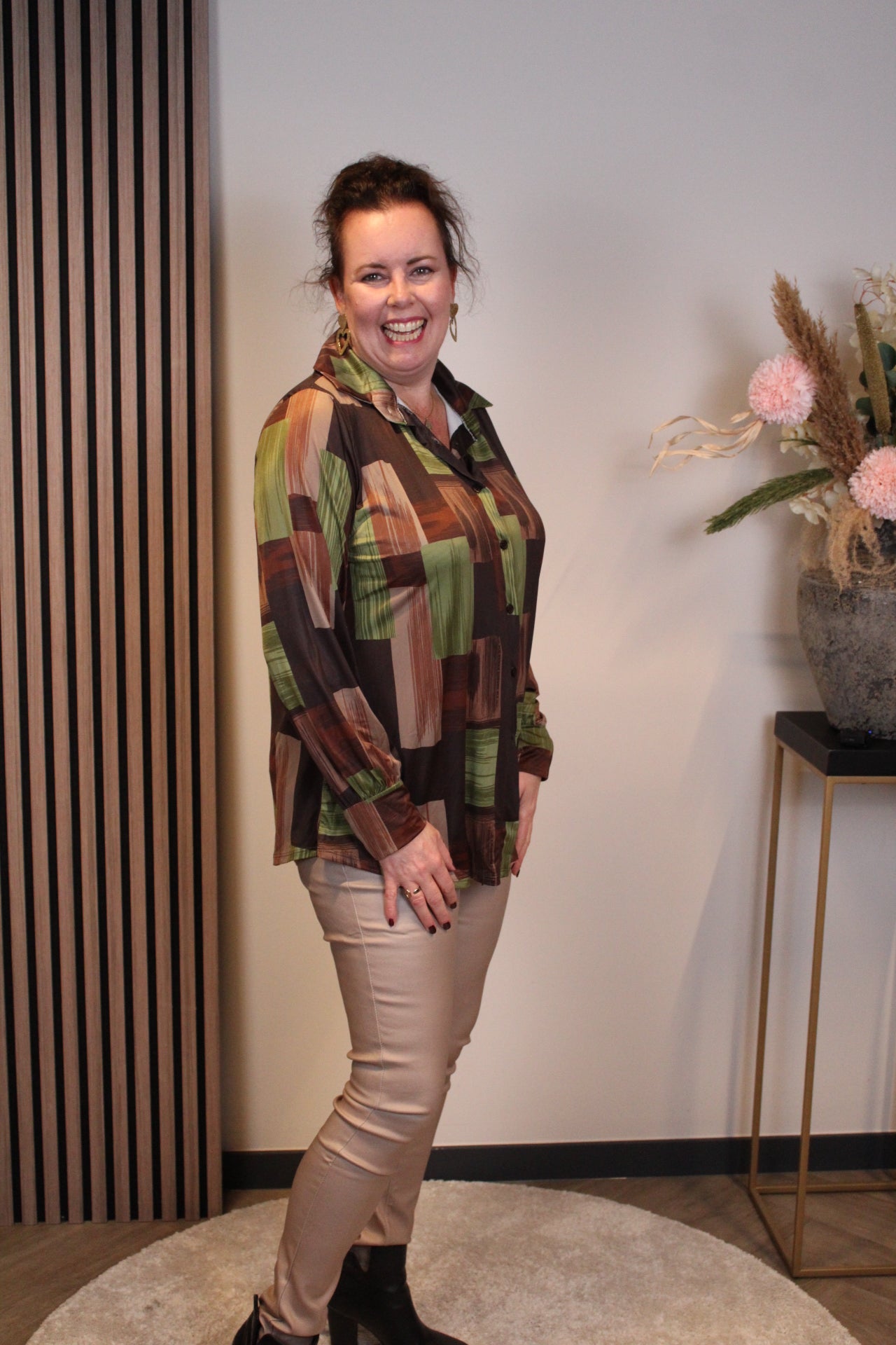 Sara | Schwarze Bluse mit Kragen 38 bis 48